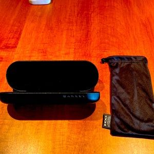 Oakley empty glasses case with cloth bag for glasses Perfect condition